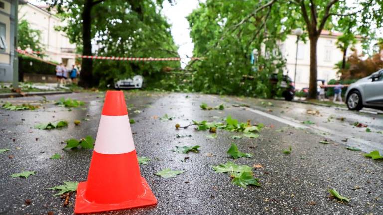 Na Goriškem pustošilo neurje (foto)