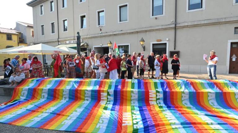 Z rdečo ruto proti nasilju nad prebivalkami Gaze