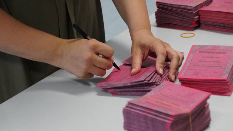 Za glasovanje na referendumu izven občine prošnje do 5. maja