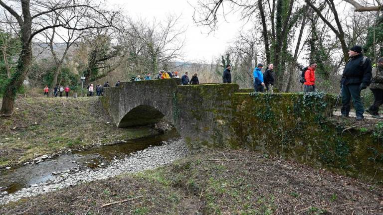 Povezali so poti, ki jih je prekinila meja