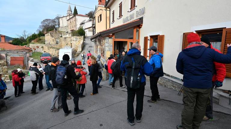 Povezali so poti, ki jih je prekinila meja