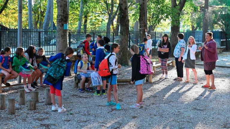 Šolski prag prestopili osnovnošolci in srednješolci (FOTO)