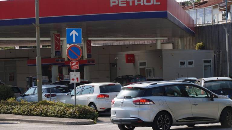 Cene bencina in dizla v Sloveniji nespremenjene