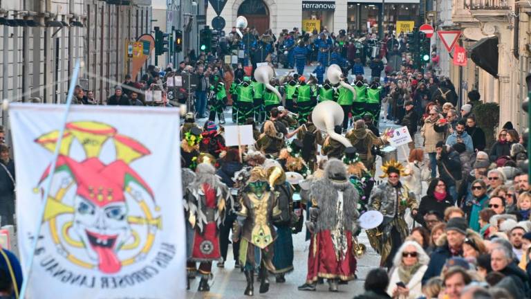 Po tržaških ulicah krenil Evropski pust (foto in video)