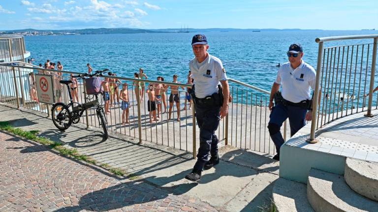 Na barkovljanski obali zasegli več odmerkov kokaina in hašiša