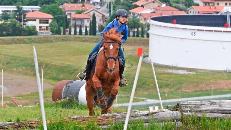 Jahači in njihovi konji močnejši od burje in dežja