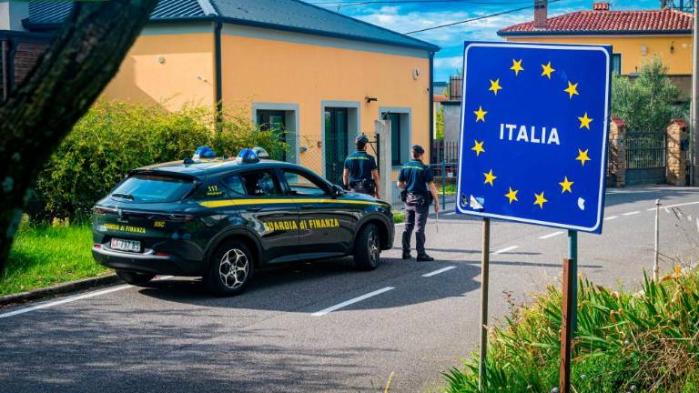 Na mejnih prehodih pri Fernetičih in na Pesku aretirali dva voznika