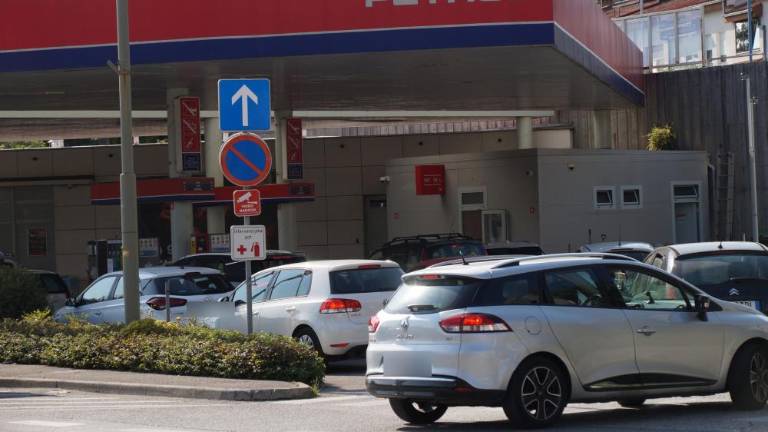 Od polnoči v Sloveniji becin dražji, dizel rahlo cenejši