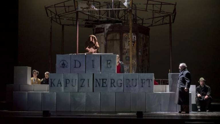 Trilogija se je začela s Kapucinsko grobnico