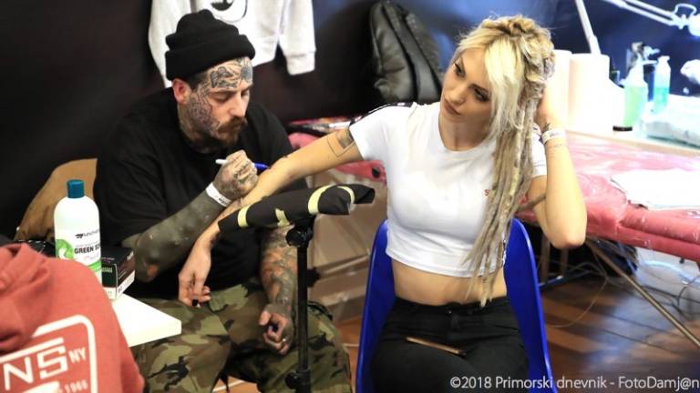 V kraljestvu tetovaž