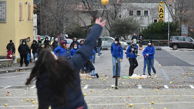 V Boljuncu letela jabolka