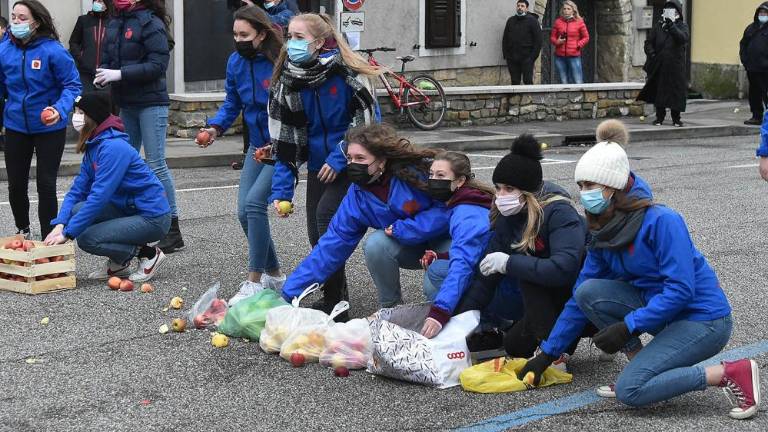 V Boljuncu letela jabolka