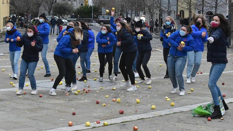 V Boljuncu letela jabolka