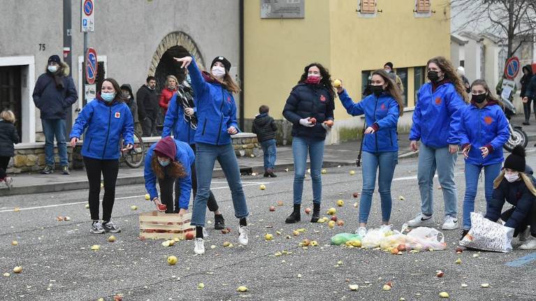 V Boljuncu letela jabolka