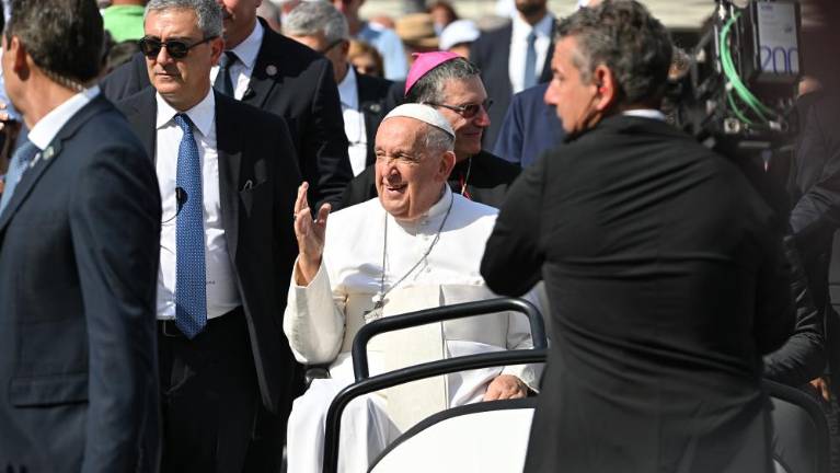 Umrl je papež Frančišek