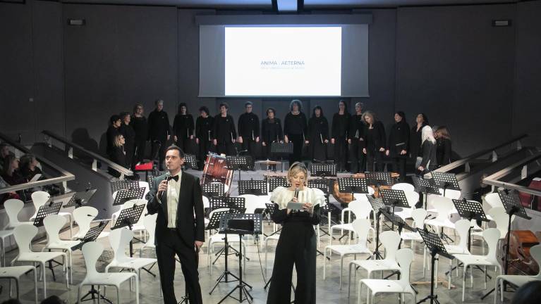 Preplet glasbe, podobe in teritorija