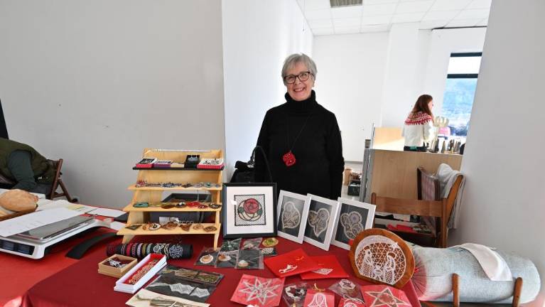 Na Dolgi Kroni danes božična tržnica