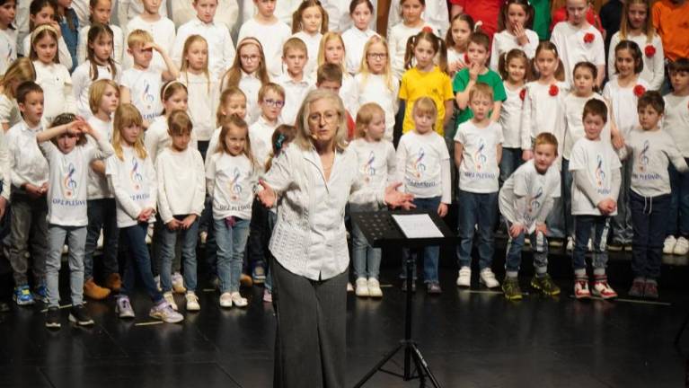 Zlata grla v znamenju ljudskega izročila