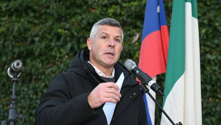 Opensko obeležje povezuje