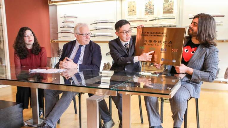 Kitajski teden uvaja fotografska razstava o metamorfozi iz Pekinga