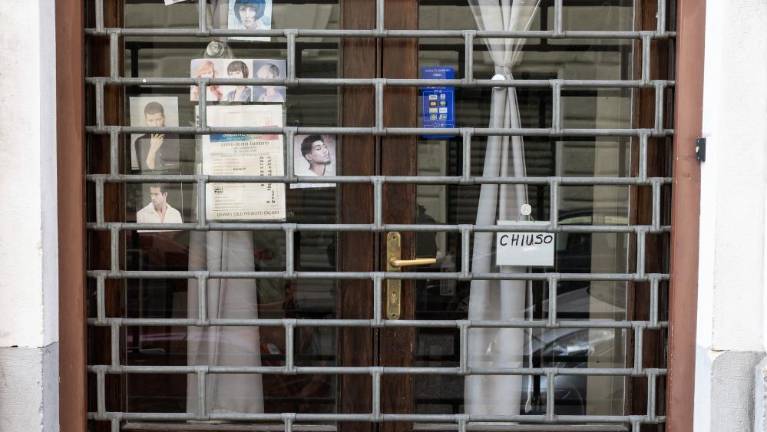 Smrt ženske v salonu poraja vprašanja