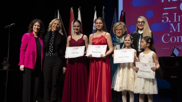 Glasbeno tekmovanje s prazničnim predznakom