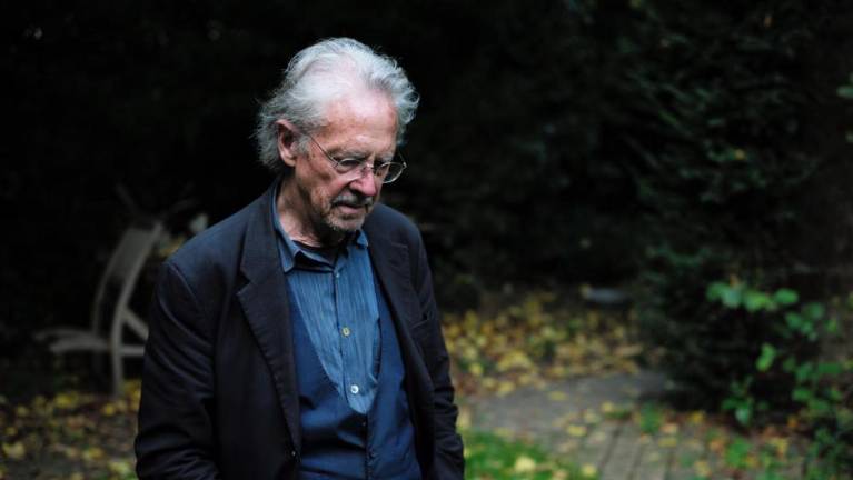 Eseji in pogovori o Petru Handkeju