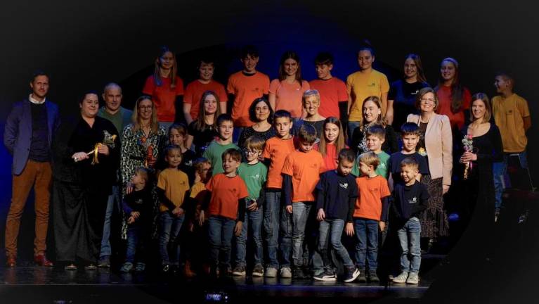 »Pojte na ves glas in kar vas je!«