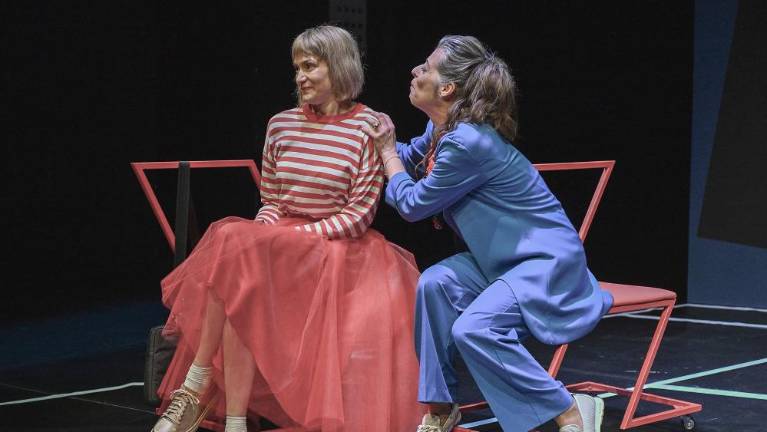 Na odru nerešeno razmerje med resnico in lažjo