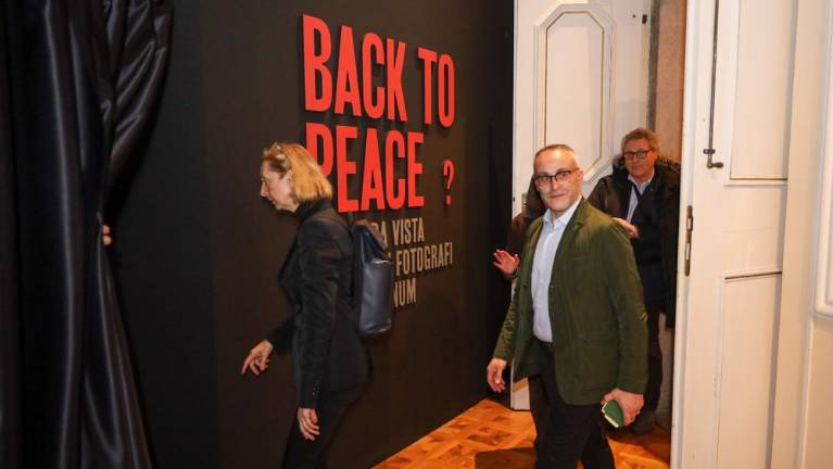 Pogled na vojno skozi objektiv priznanih fotografov