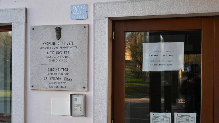 Elektronska osebna izkaznica bo kmalu obvezna, pot do nje ni enostavna