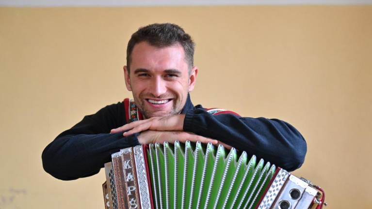 »Ob teh skladbah se starejši takoj počutijo doma«