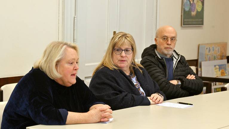 Z leve Maja Lapornik, Manica Maver in Tomaž Simčič