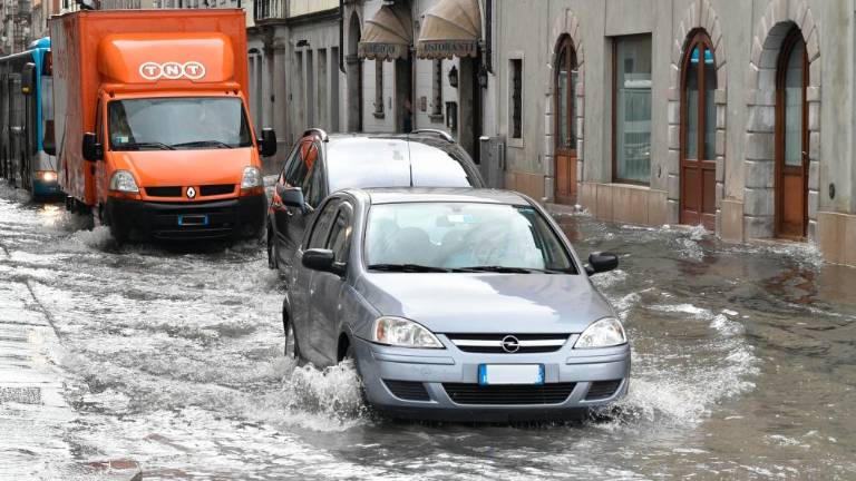 Arso in civilna zaščita iz FJK opozarjata pred vremensko ujmo
