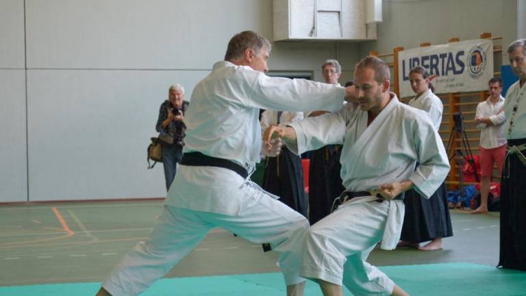 Čas po koroni: karateisti lahko trenirajo tudi na odprtem