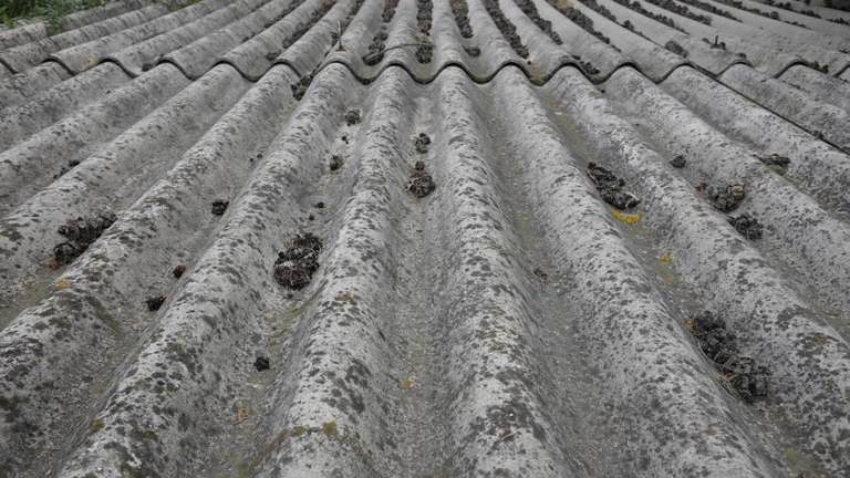 700 objektov z azbestno streho