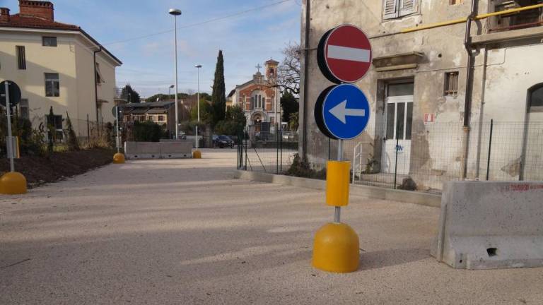 Pri goriški železniški postaji brezplačno parkirišče s 55 mesti