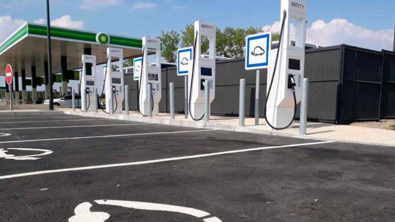 Luki Koper 10,5 milijona evrov za namestitev električnih polnilnic