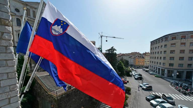 »Žaljivi napis na slovenskem konzulatu za današnji čas nesprejemljiv«