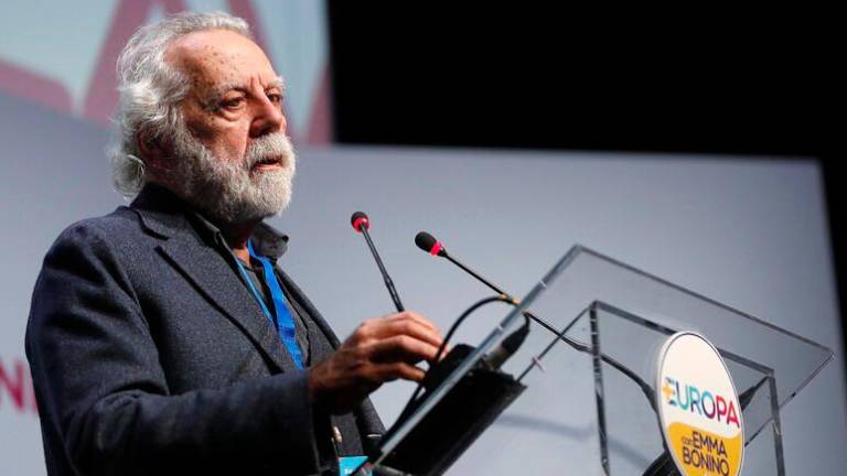 Umrl znani karikaturist Sergio Staino