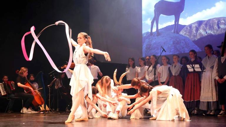 Zaigrali, zapeli in zaplesali z Zlatorogom in vilami