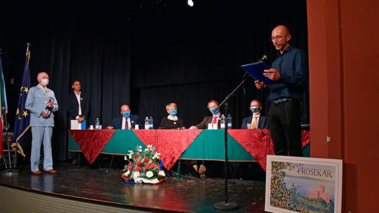 Ob 70-letnici Kmečke zveze trta prijateljstva in nova etiketa prosekarja