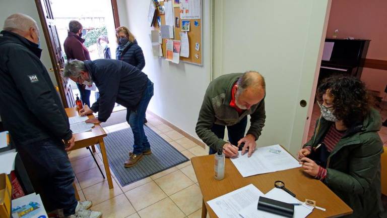 Zbiranje podpisov proti fašistični propagandi s polno paro