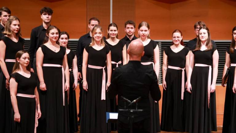 Komelovci so v finalu