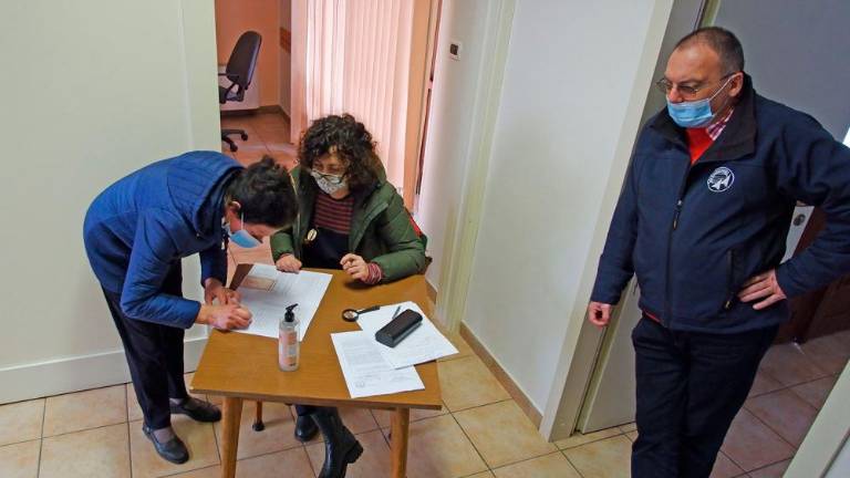 Zbiranje podpisov proti fašistični propagandi s polno paro