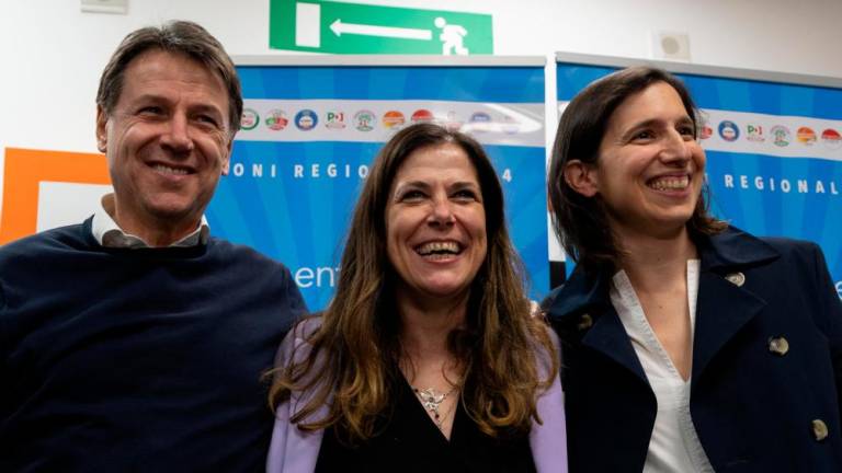 Na Sardiniji zmagala kandidatka Gibanja 5 zvezd in leve sredine Alessandra Todde