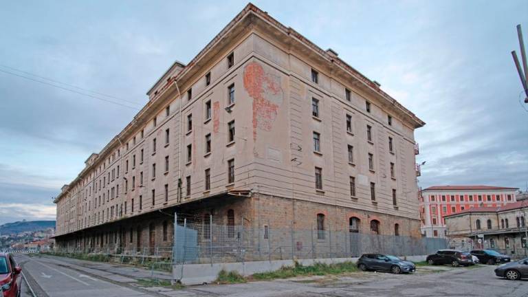 Greensisam se je odpovedal petim skladiščem