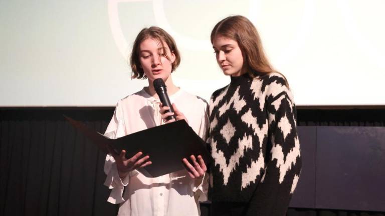 Ob začetku odštevanja postregli s poezijo v obeh jezikih