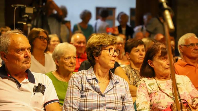 Pevski poklon Oliverju Dragojeviću