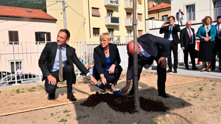Predsednica Nataša Pirc Musar odkrila napis na svetoivanskem Narodnem domu (foto, video in celoten govor)